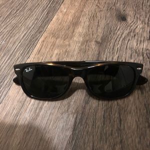 Women’s Ray Ban’s